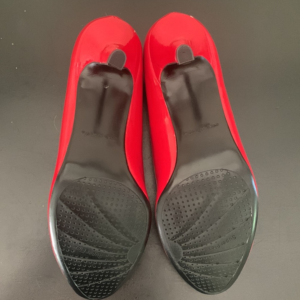 EASY STREET Red Patent Passion Pumps Brand New Size 8 Super Flex Barbiecore - Picture 6 of 9